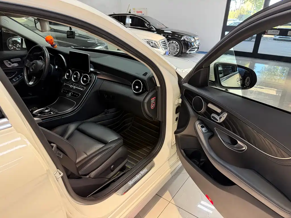 Mercedes-Benz C-Class — миниатюра 17
