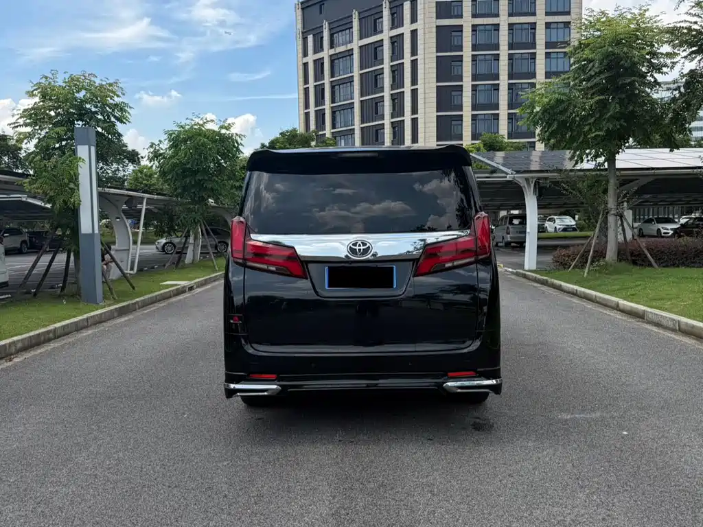 Toyota Alphard — миниатюра 5