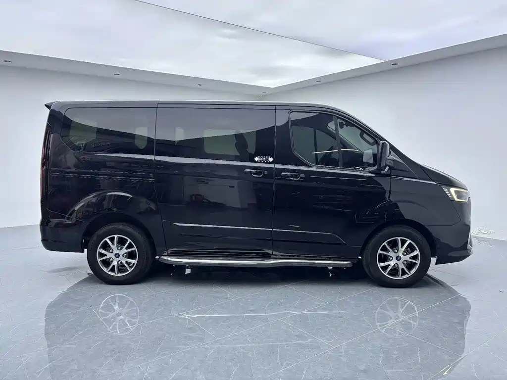 Ford Tourneo — миниатюра 6