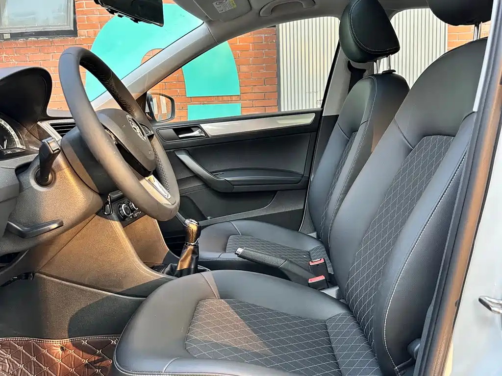 Skoda Rapid — миниатюра 4