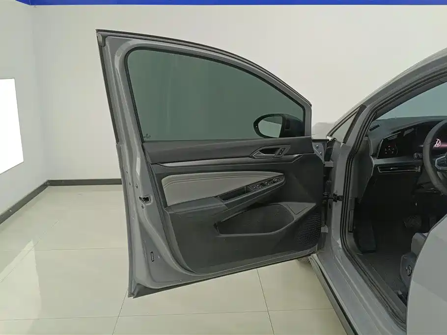 Volkswagen Golf 2025 300TSI R-Line