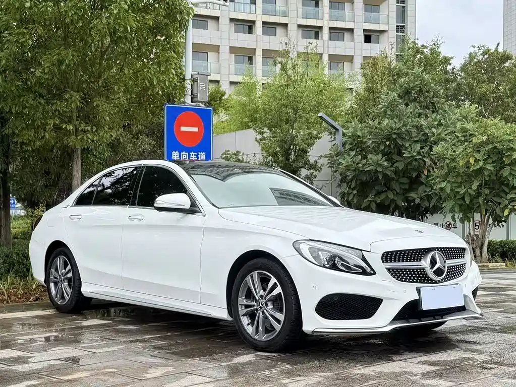 Mercedes-Benz C-Class — миниатюра 3
