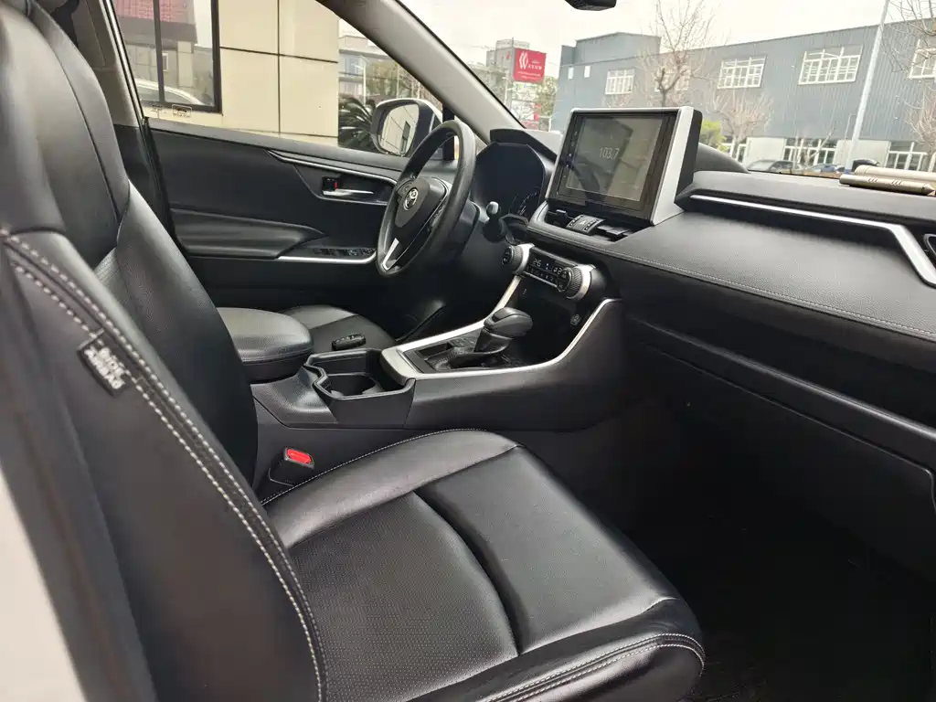 TOYOTA RAV4 RONGFANG