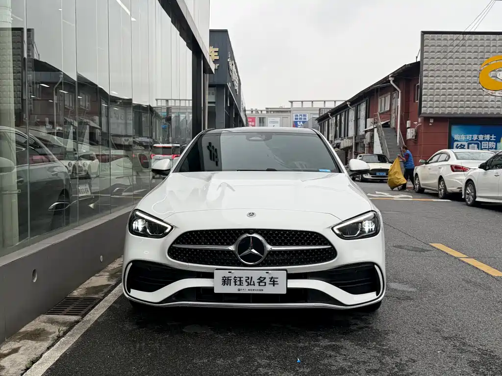 Mercedes-Benz C-Class 2025