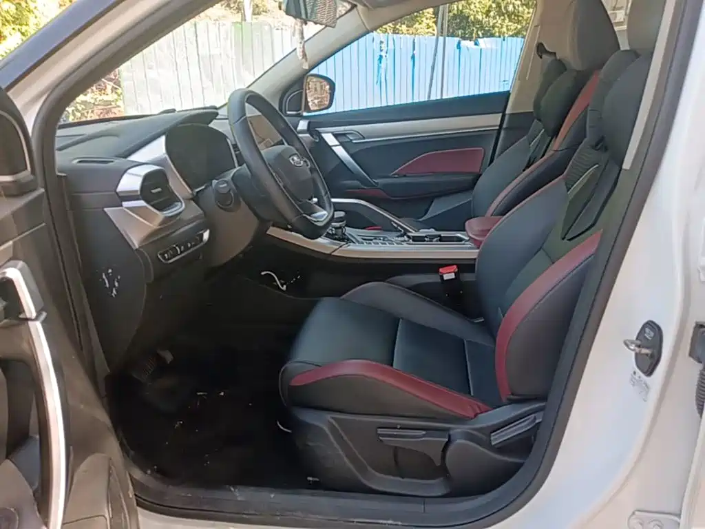 Geely Binyue — миниатюра 15