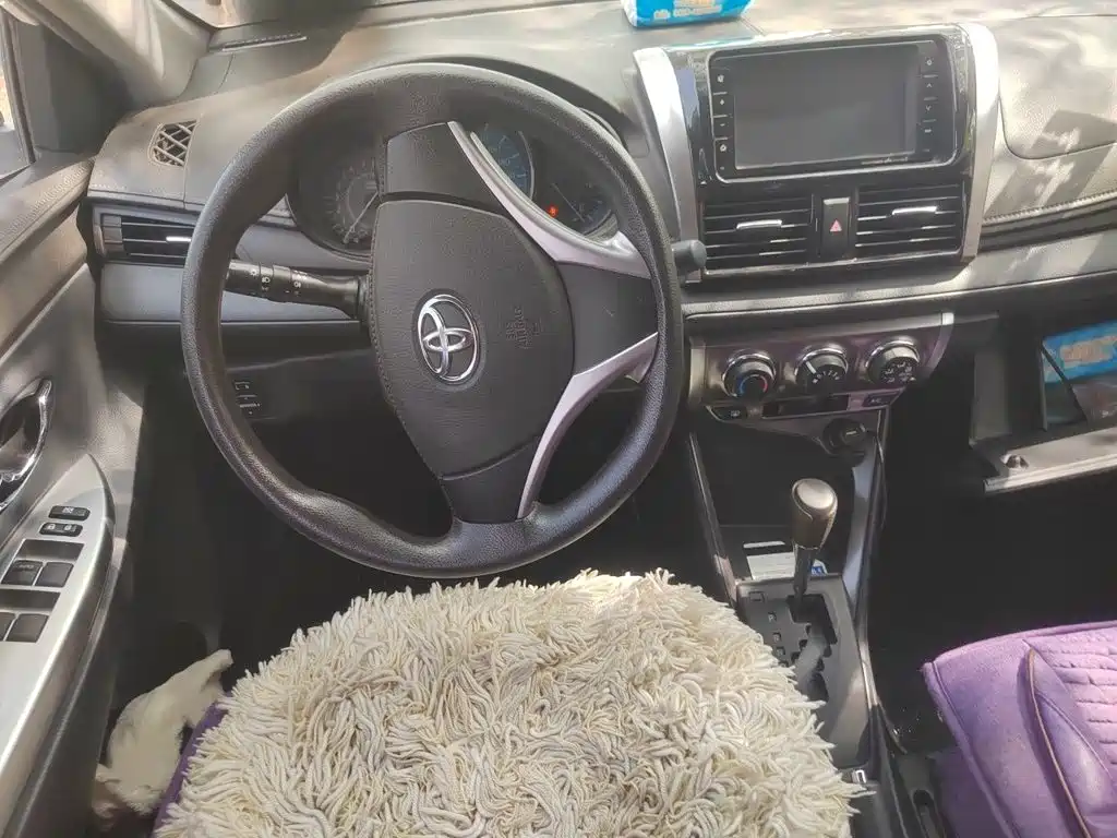 Toyota Yaris L — миниатюра 3