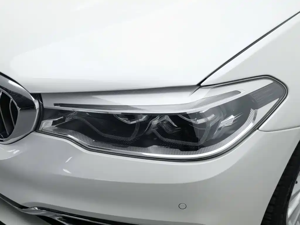 BMW 5 Series New Energy — миниатюра 7