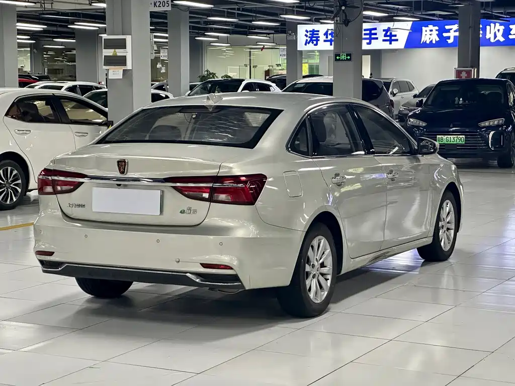 Roewe i6 New Energy — миниатюра 13