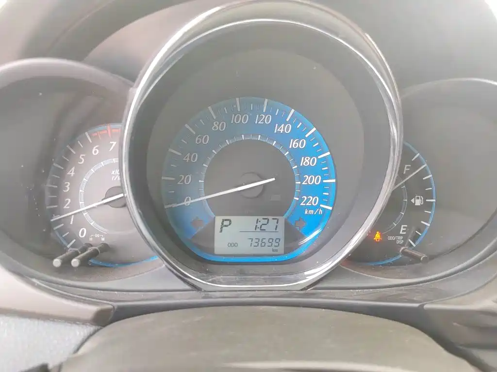 Toyota Yaris L — миниатюра 4