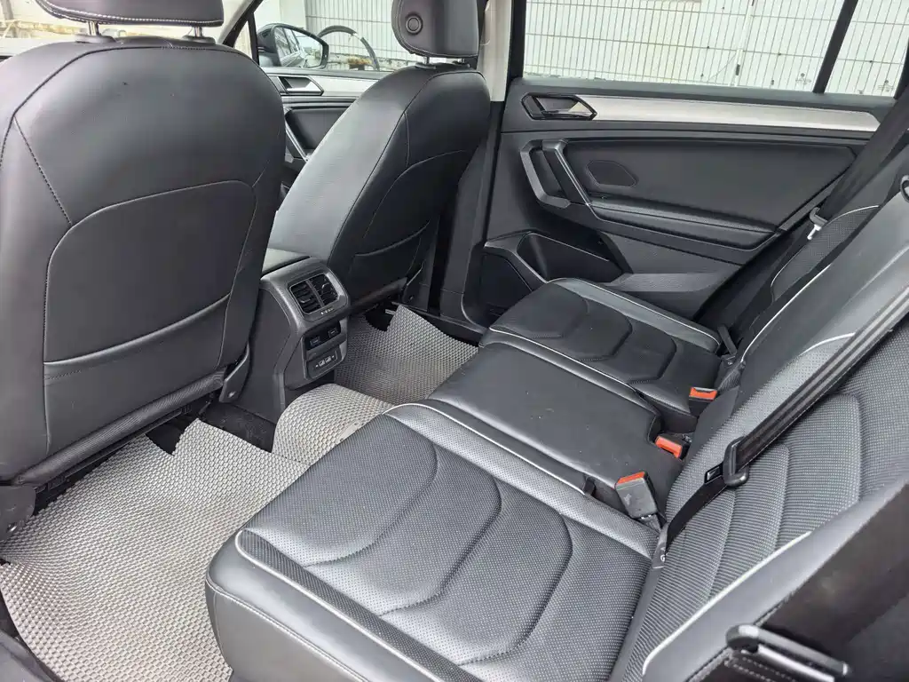 Volkswagen Tiguan L PHEV — миниатюра 6