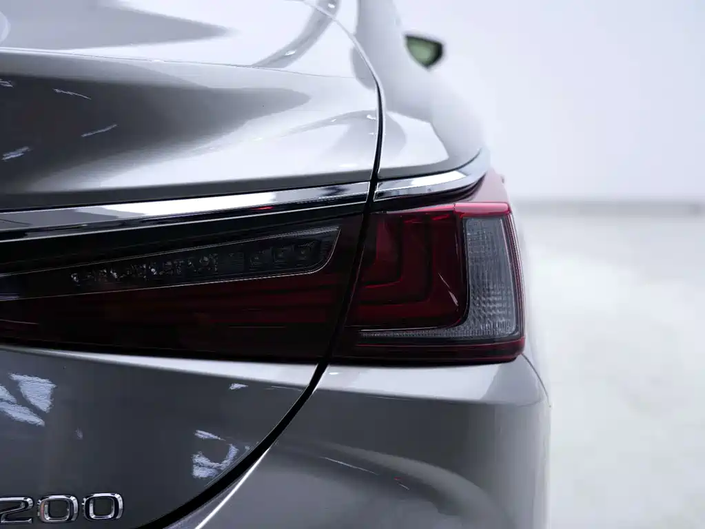 Lexus ES — миниатюра 13