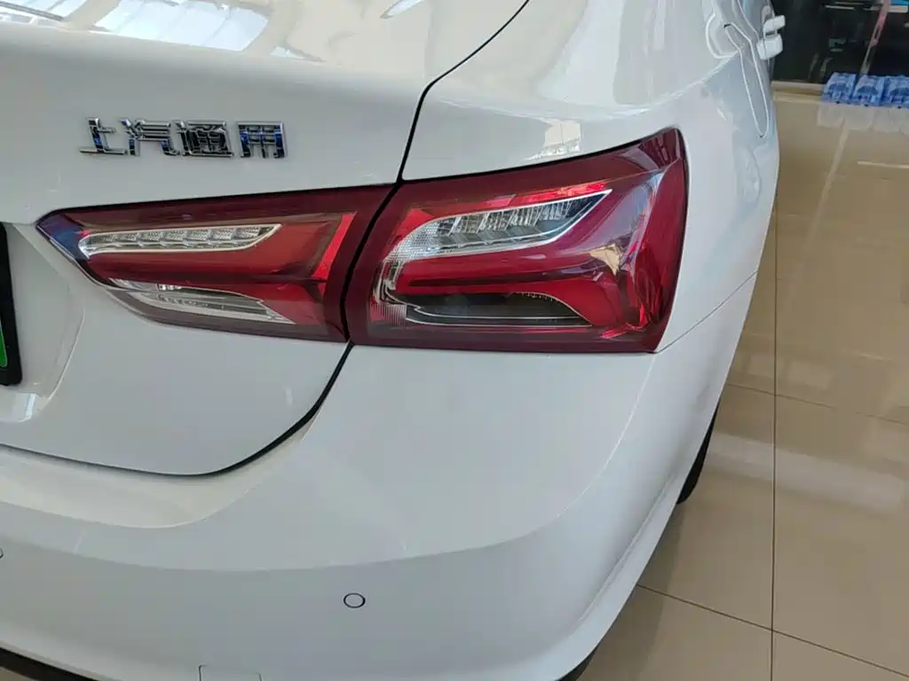 Chevrolet Malibu XL — миниатюра 8