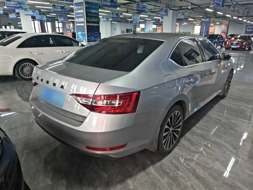 Skoda Superb — миниатюра 7