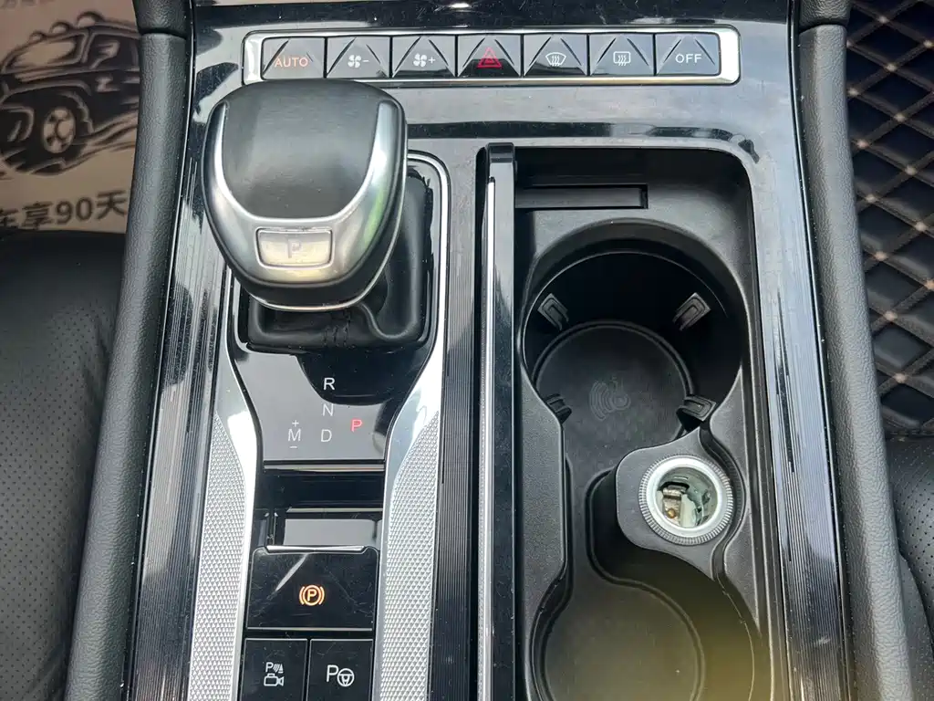 Hongqi Hongqi H5 — миниатюра 12
