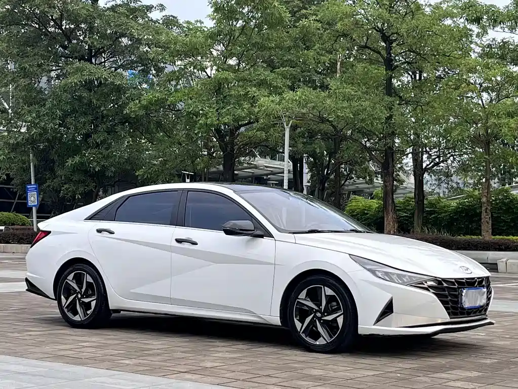 Hyundai Elantra — миниатюра 3