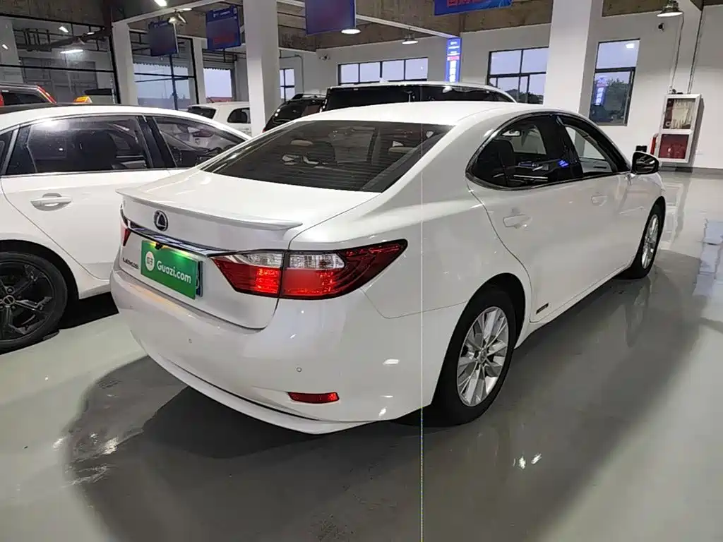 Lexus ES — миниатюра 7