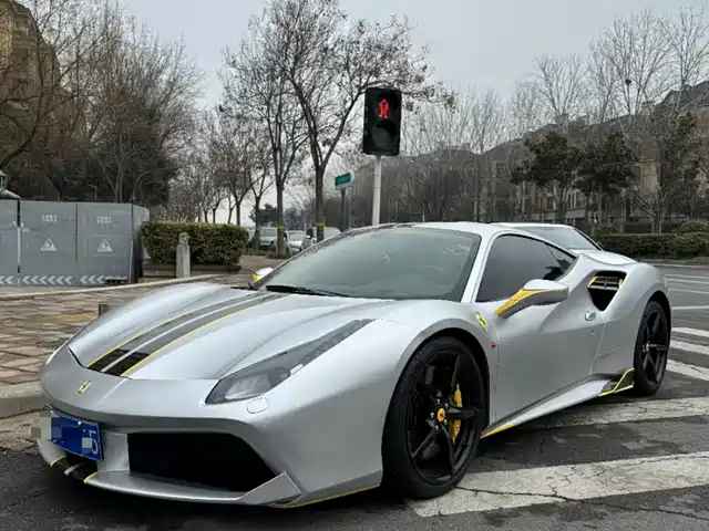 FERRARI  488 2018