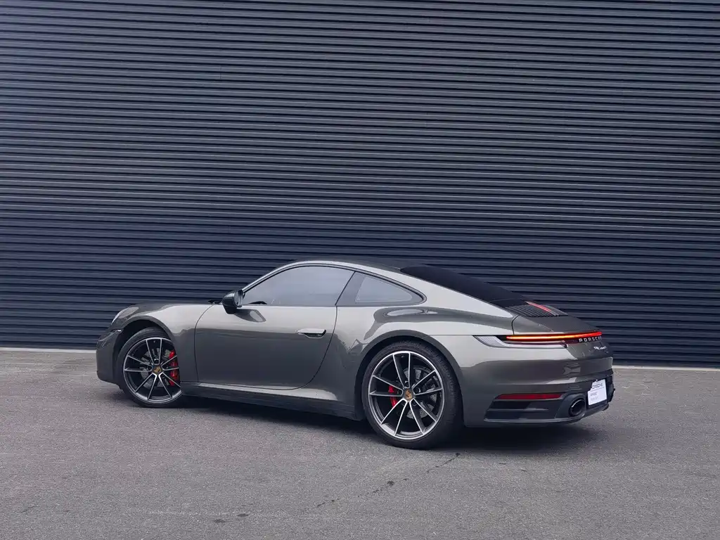 PORSCHE 911