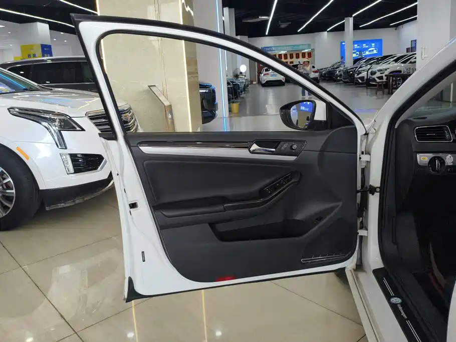 Volkswagen Sagitar — миниатюра 7