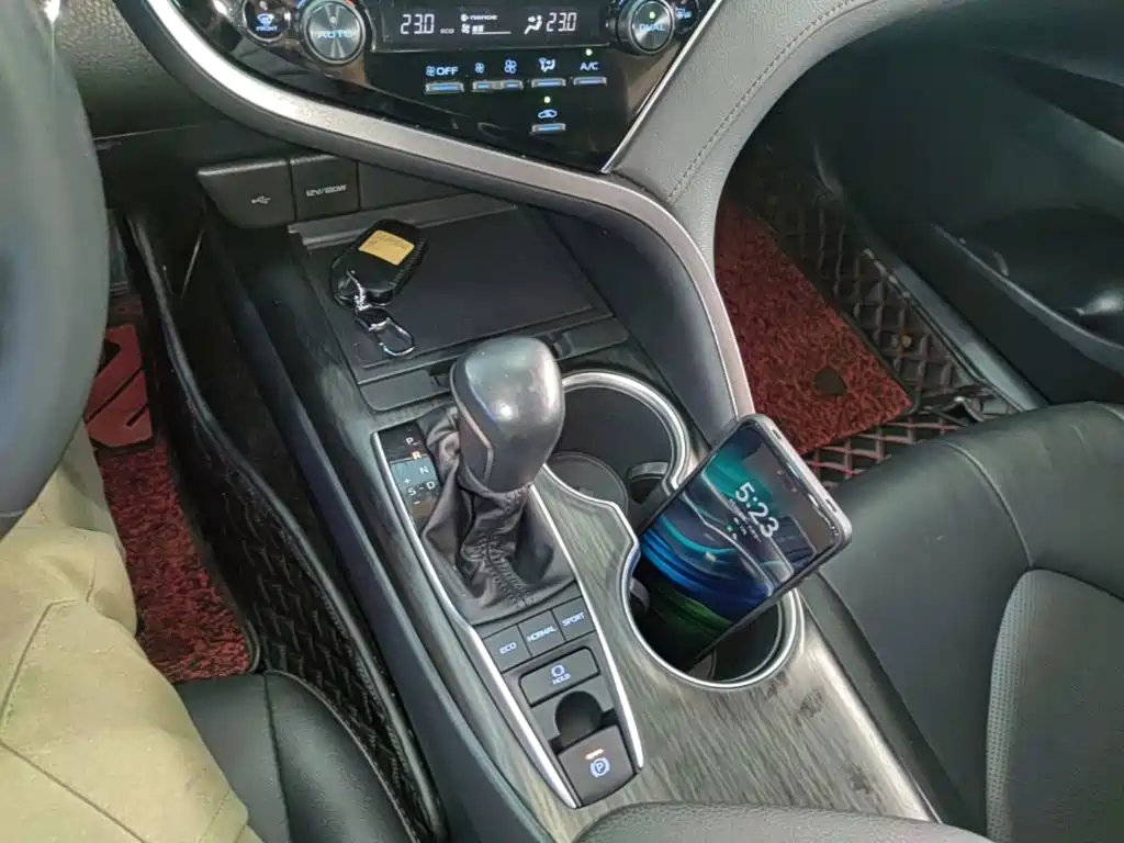 Toyota Camry — миниатюра 14