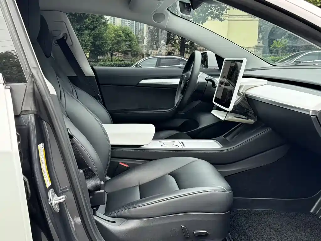 Tesla Model 3 - фото 9