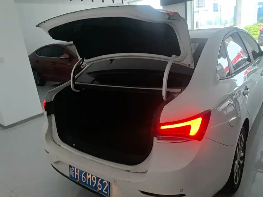 Buick Excelle — миниатюра 19