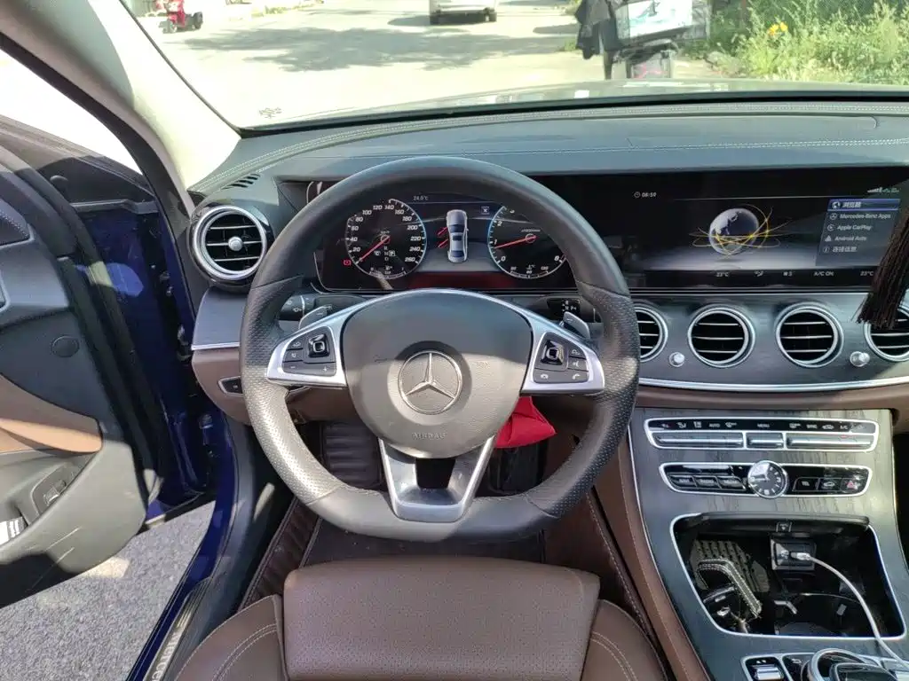 Mercedes-Benz E-Class — миниатюра 3