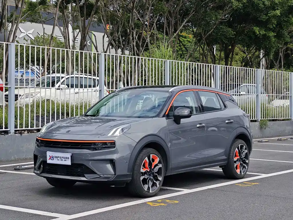Lynk & Co 06
