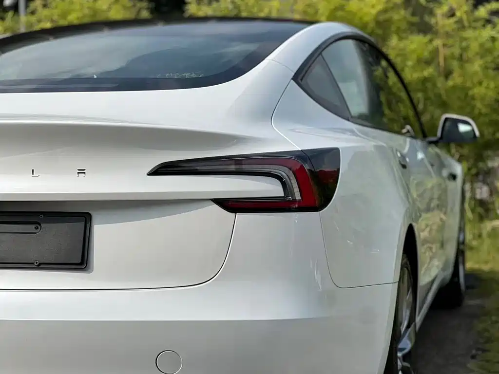 Tesla Model 3 — миниатюра 9