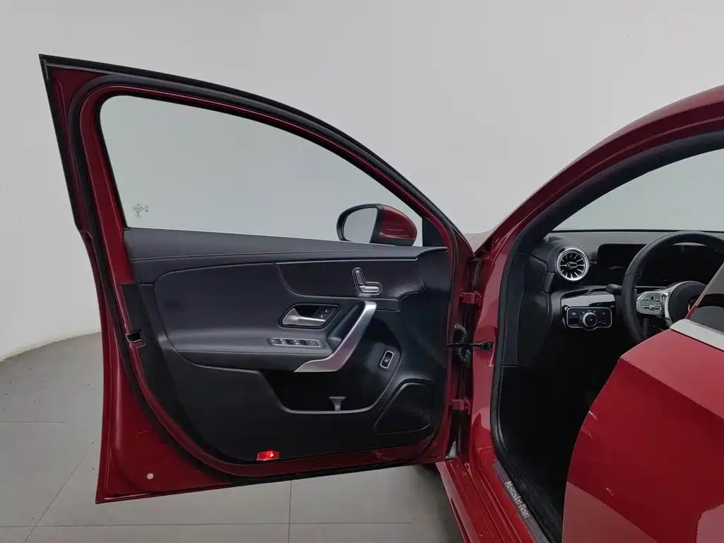 Mercedes-Benz A-Class — миниатюра 8