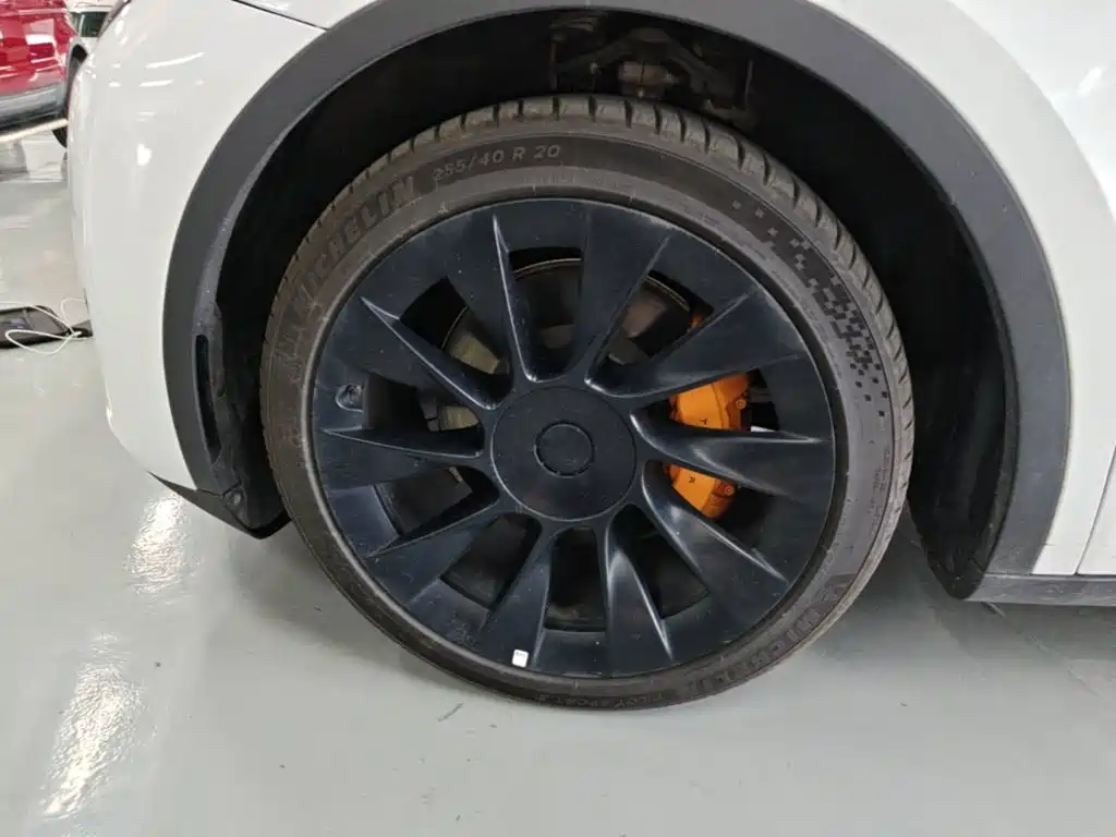 Tesla Model Y — миниатюра 23