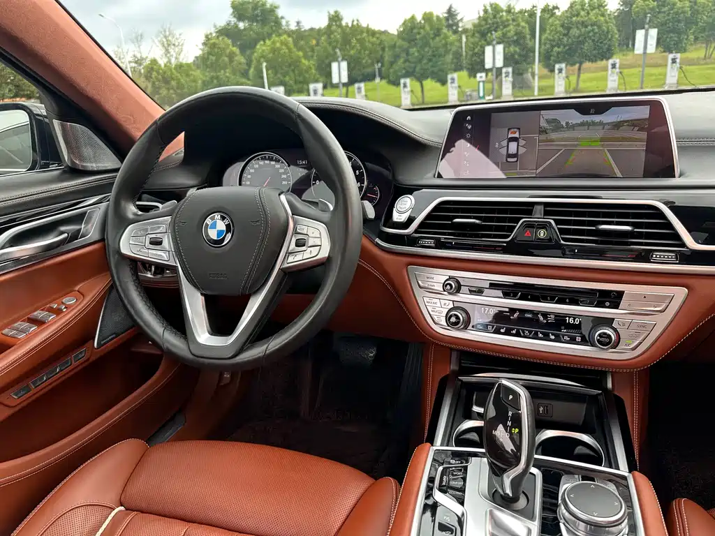 BMW 7 Series — миниатюра 39