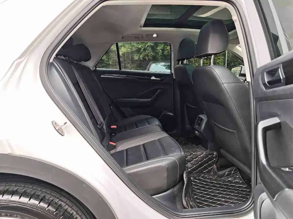 Volkswagen T-Roc — миниатюра 16