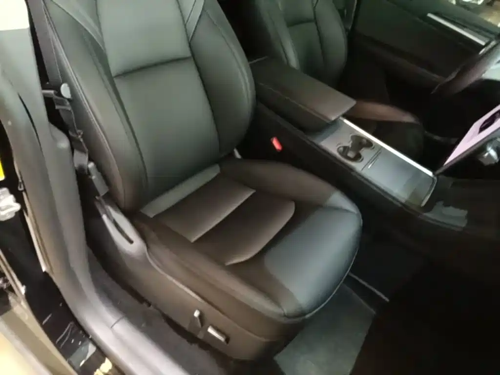 Tesla Model Y — миниатюра 25