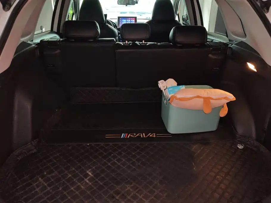 Toyota RAV4 — миниатюра 4