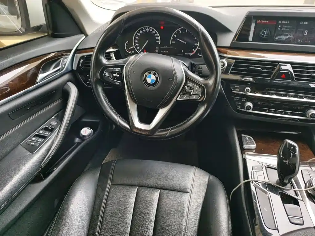 BMW 5 Series — миниатюра 3
