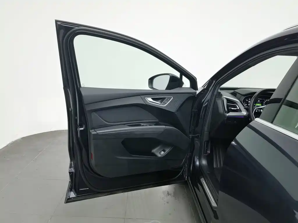 Audi Q4 e-tron — миниатюра 8