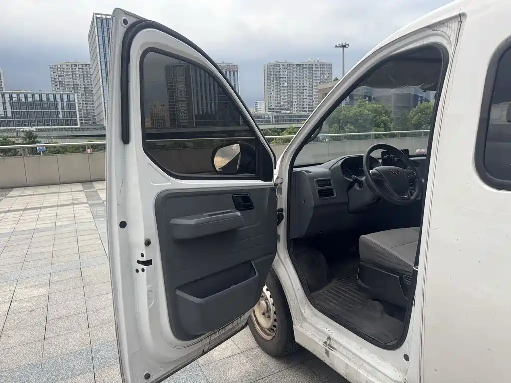 Wuling Yangguang — миниатюра 7