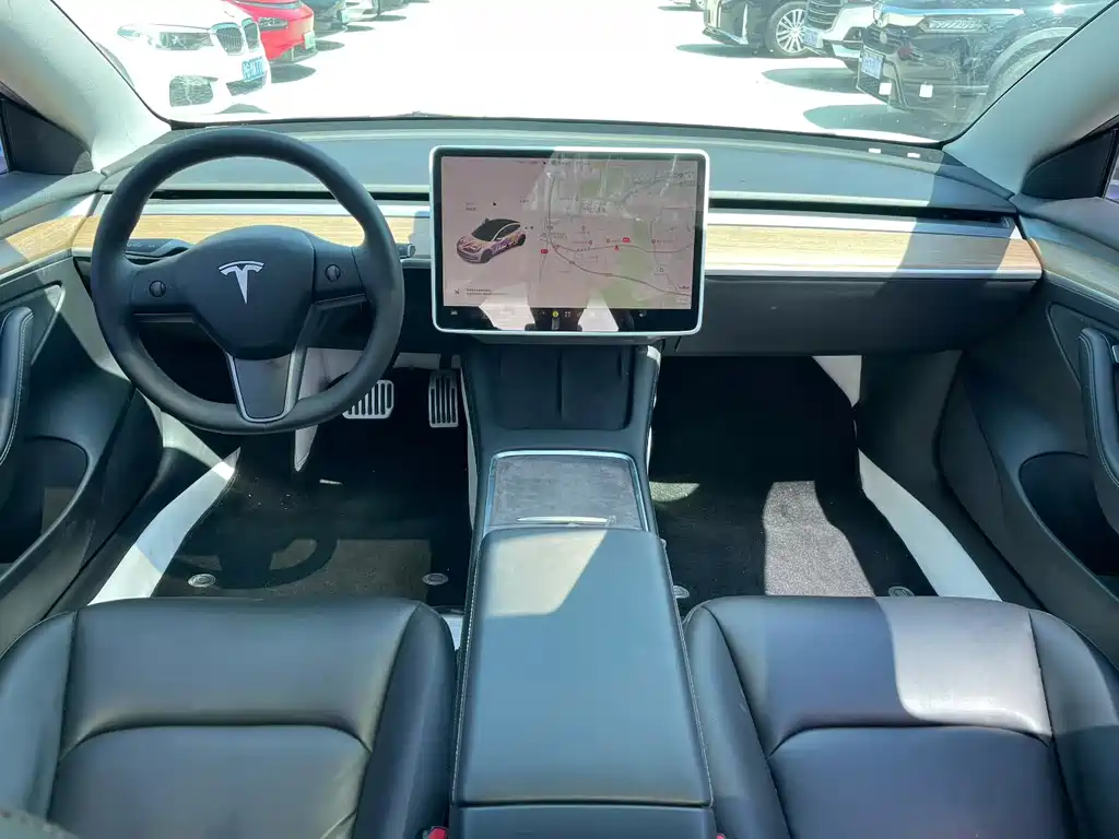 Tesla Model 3 — миниатюра 9