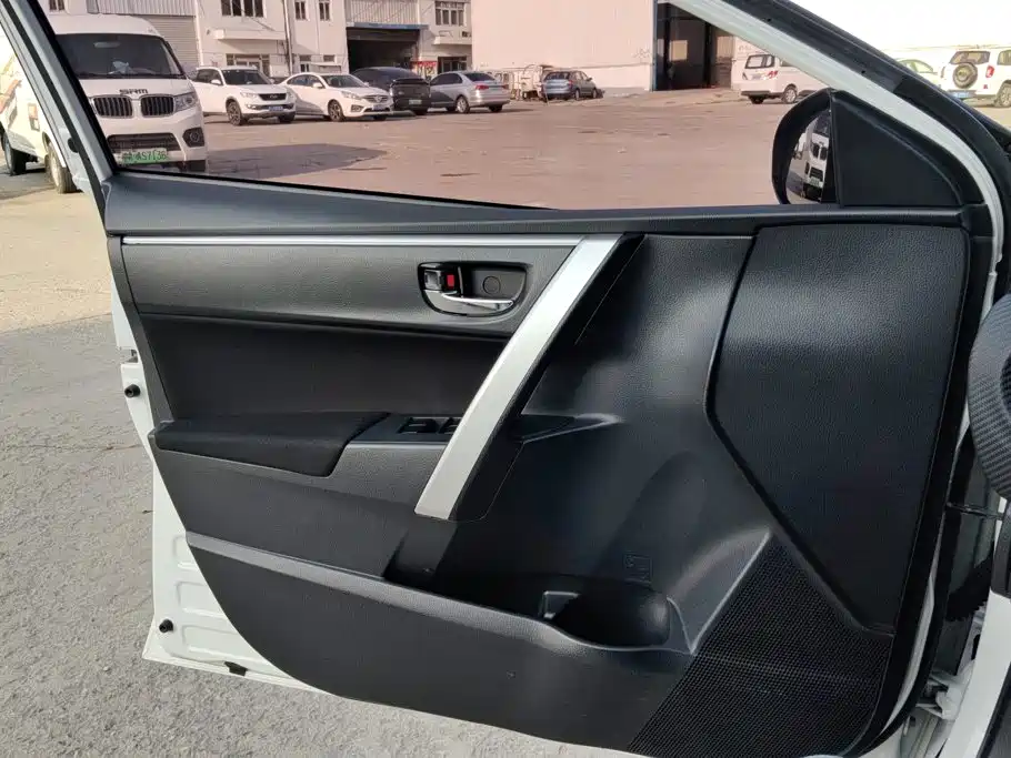 Toyota Levin Twin Engine E+ — миниатюра 7
