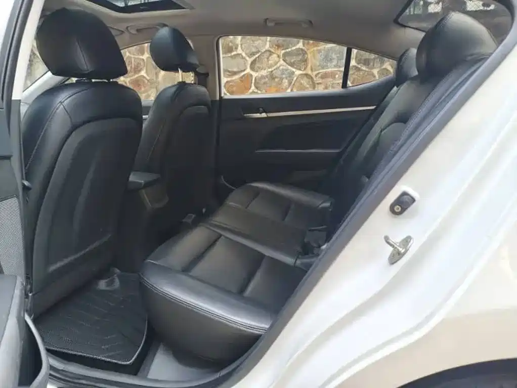Hyundai Elantra — миниатюра 4