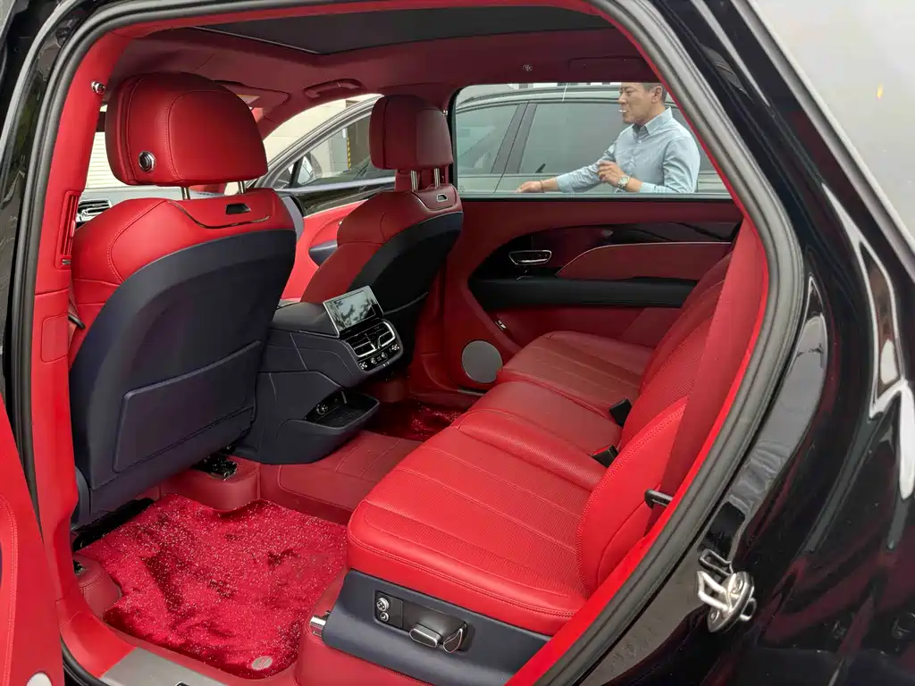 Bentley Bentayga — миниатюра 4