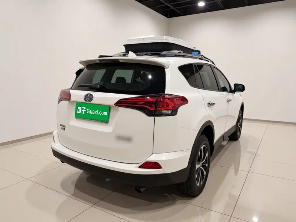 Toyota RAV4 — миниатюра 4