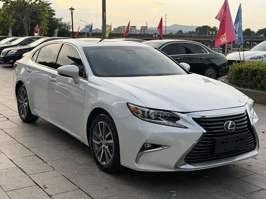 Lexus ES — миниатюра 2