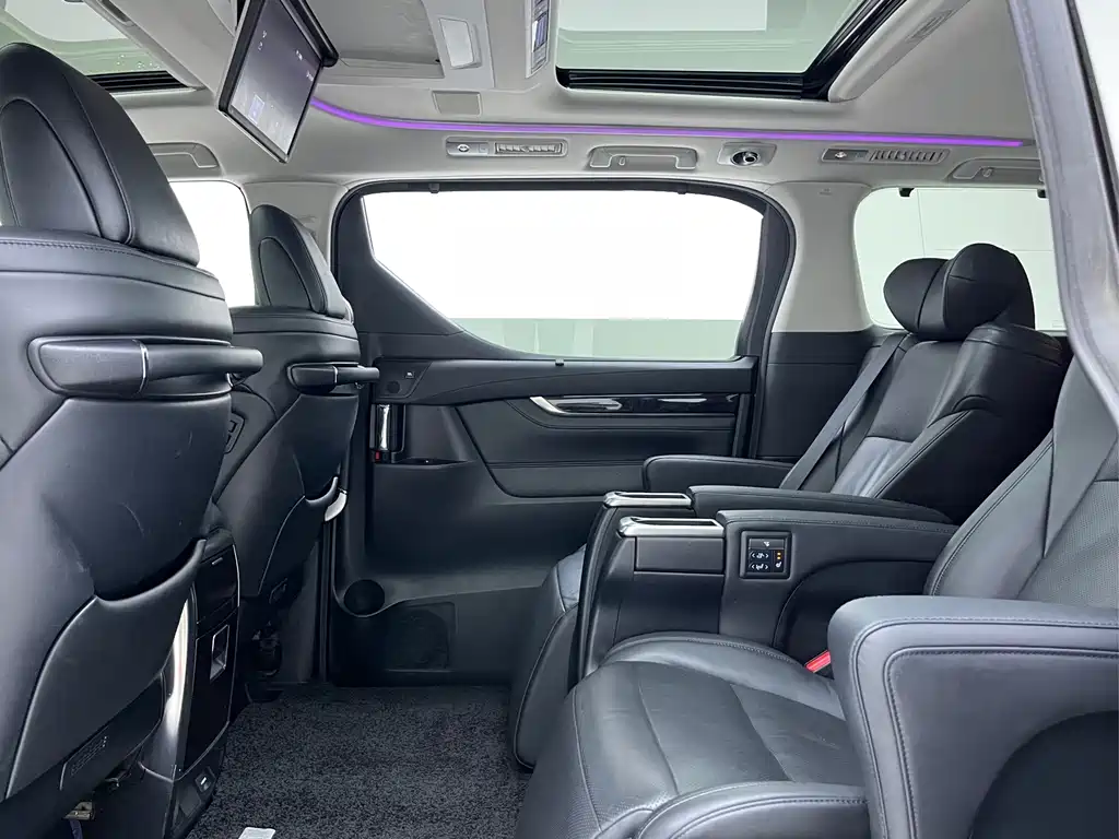 Toyota Vellfire — миниатюра 7