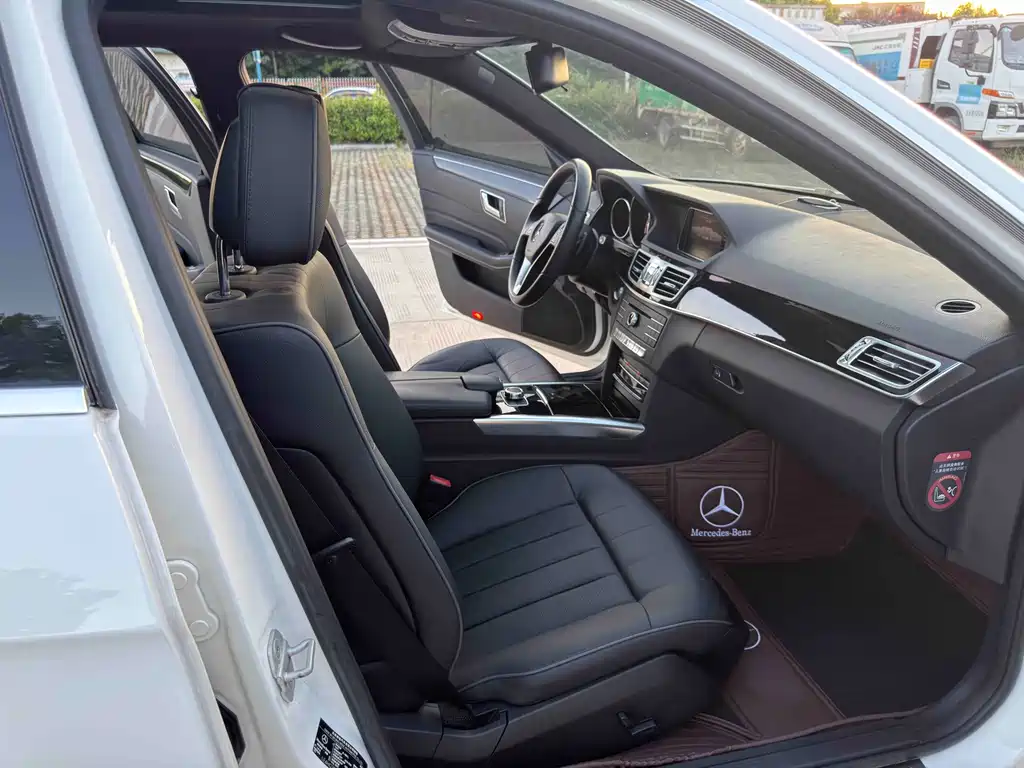Mercedes-Benz E-Class — миниатюра 11