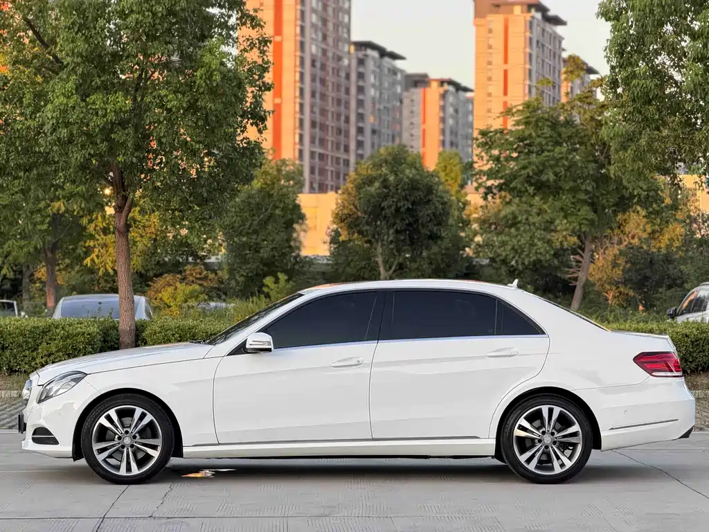 Mercedes-Benz E-Class — миниатюра 4