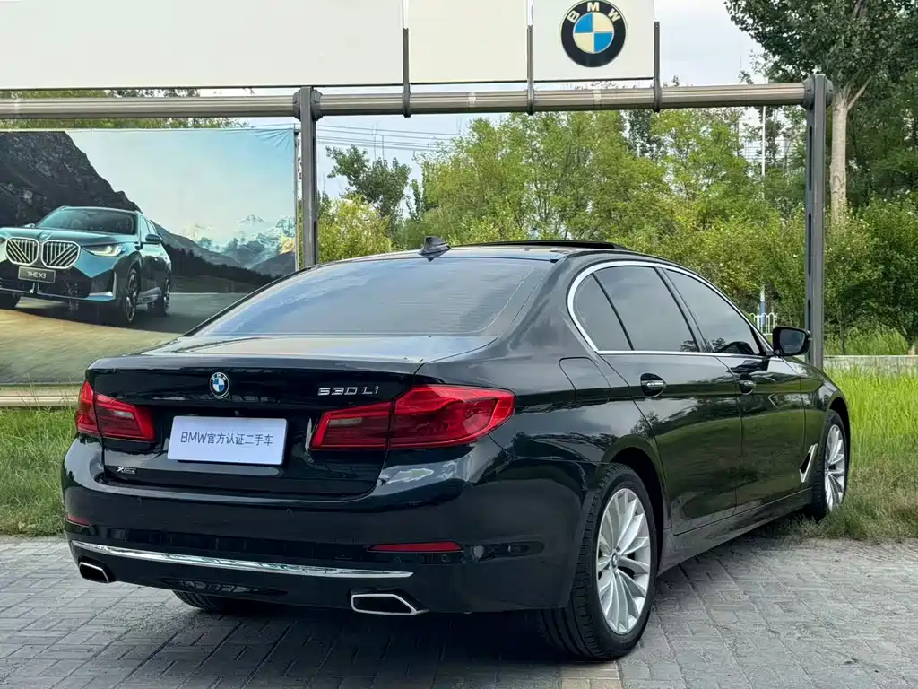 BMW 5 Series — миниатюра 8