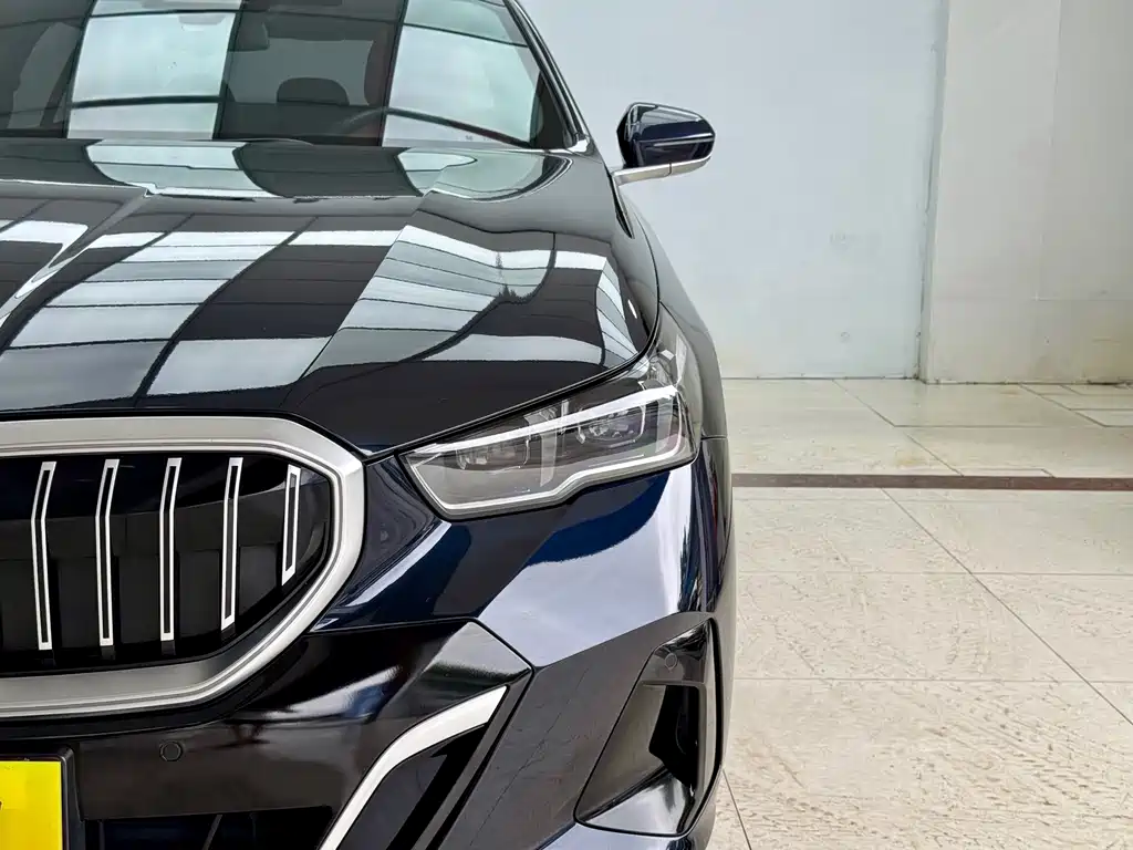 BMW 5 Series — миниатюра 4