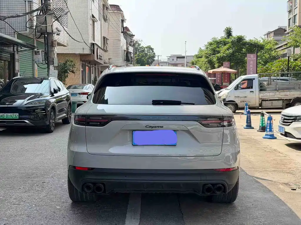 Porsche Cayenne — миниатюра 5